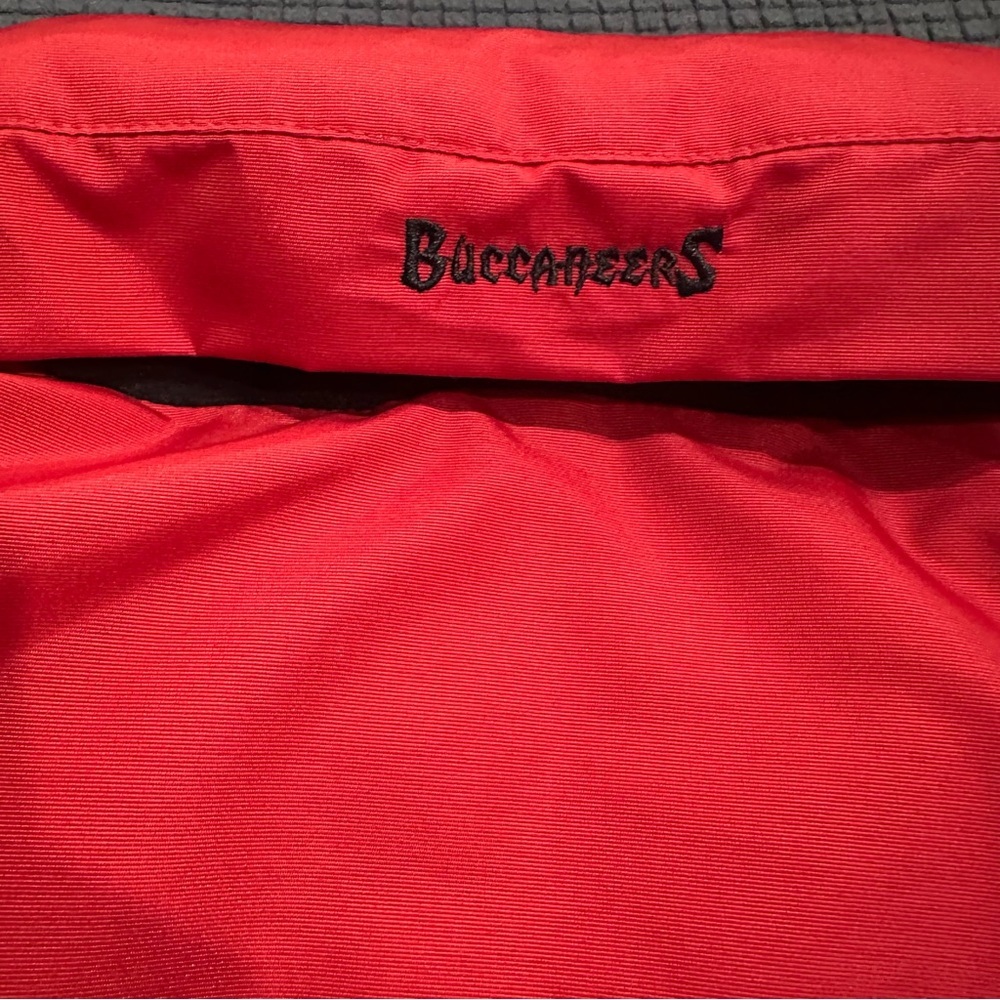 Tampa Bay Buccaneers NFL Red Black Insulated Jacket XL Hooded Zip Pockets - Picture 14 of 15